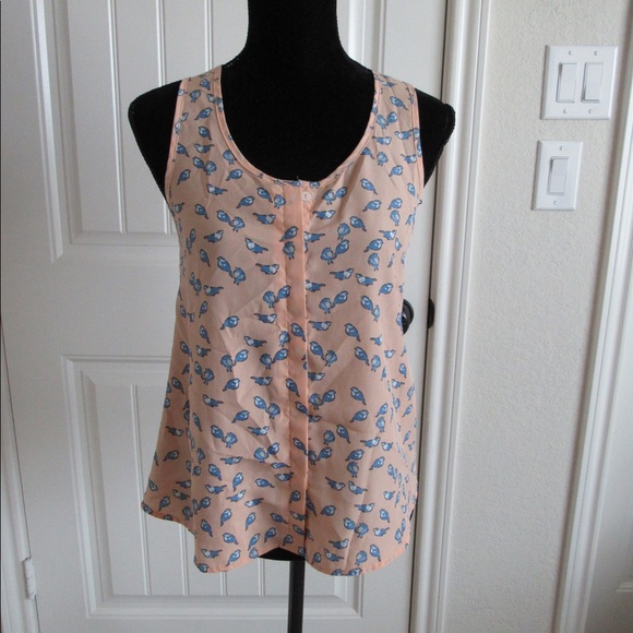 Tank top. - Picture 1 of 1